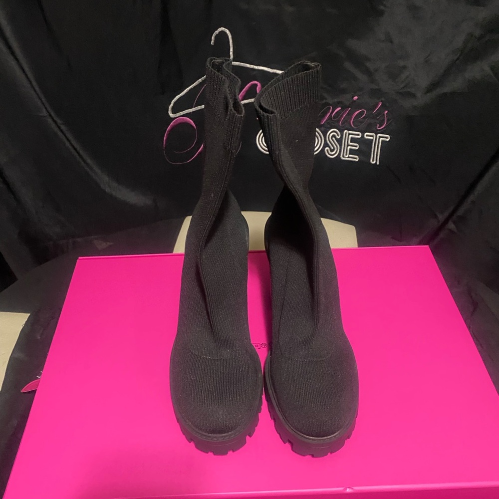 VERY NICE BLACK SOCK LIKE BOOTIE FROM ZARA